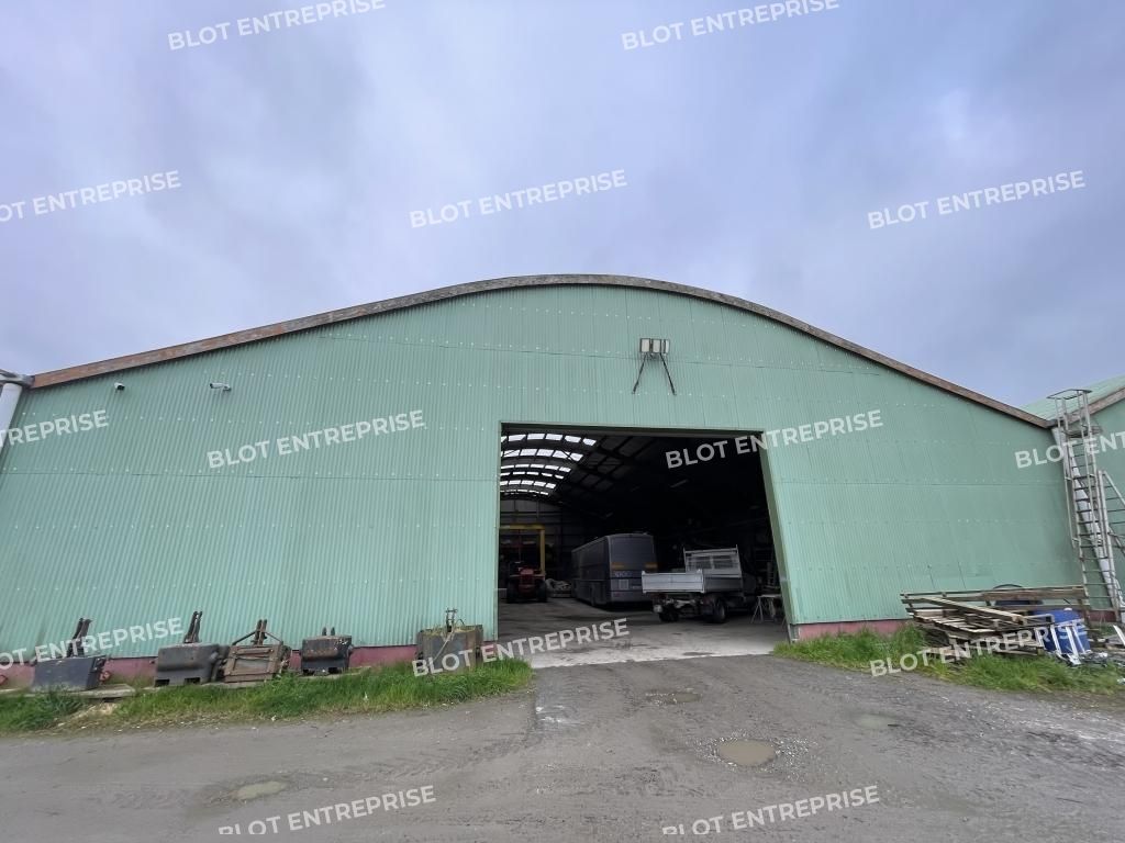 Location entrepôts 670 m² non divisibles