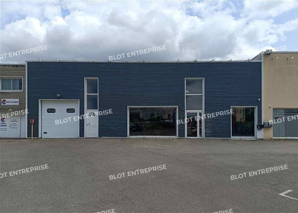 Location local commercial 335 m² non divisibles