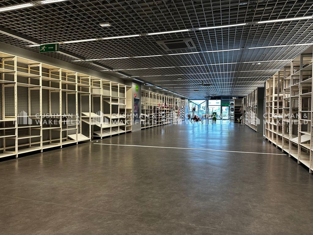 Location locaux commerciaux 740 m² non divisibles