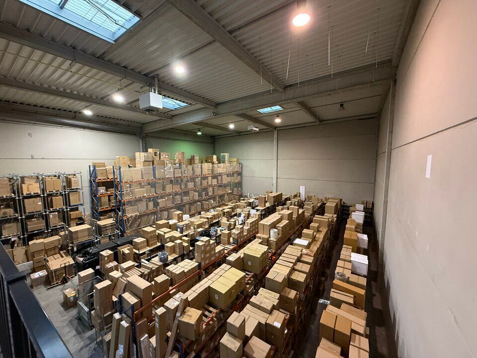 Location entrepot 1060 m² non divisibles