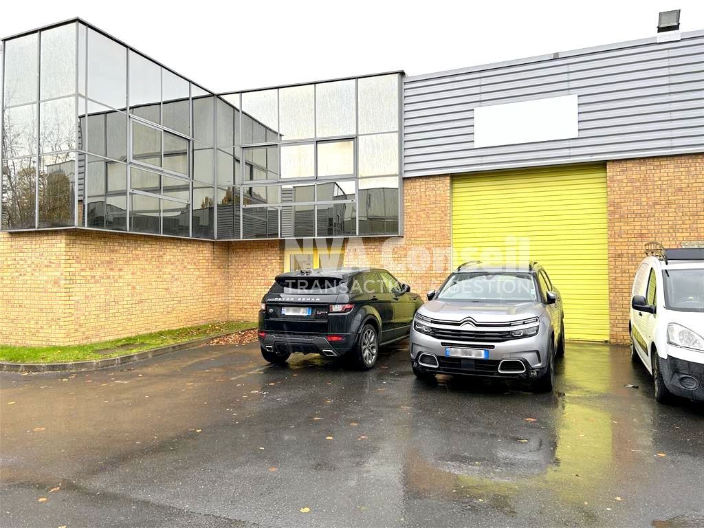 Location local d''activités 330 m² à Le Plessis-Bouchard