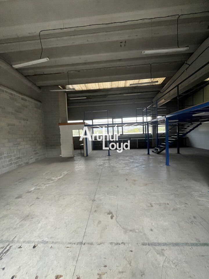 Location local d''activites 300 m² non divisibles