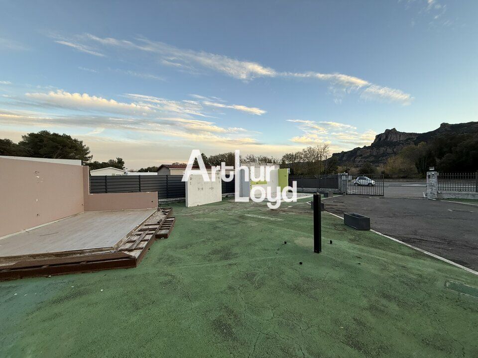 Local commercial de 220 m² avec forte visibilité sur un terrain de 1907 m² – Le Muy