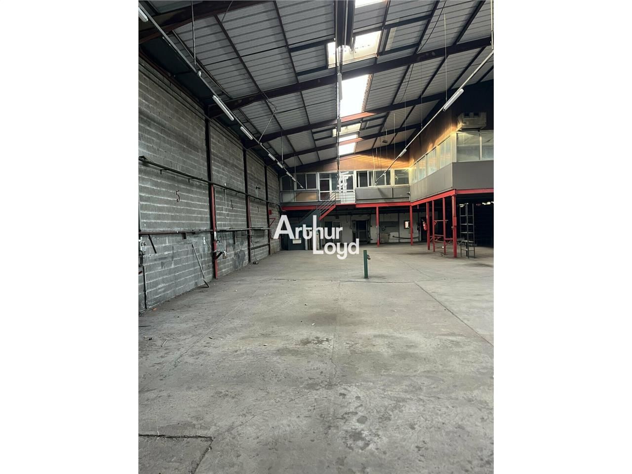 Location local d''activites 862 m² non divisibles