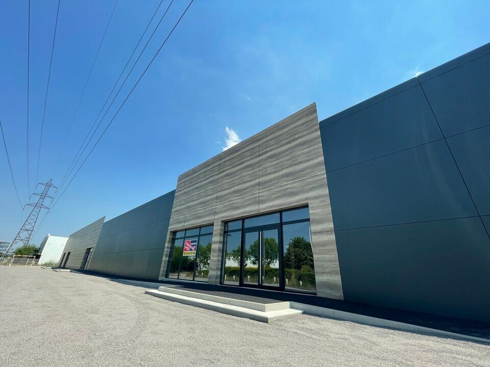 Location local commercial 1025 m² divisibles à partir de 425 m²