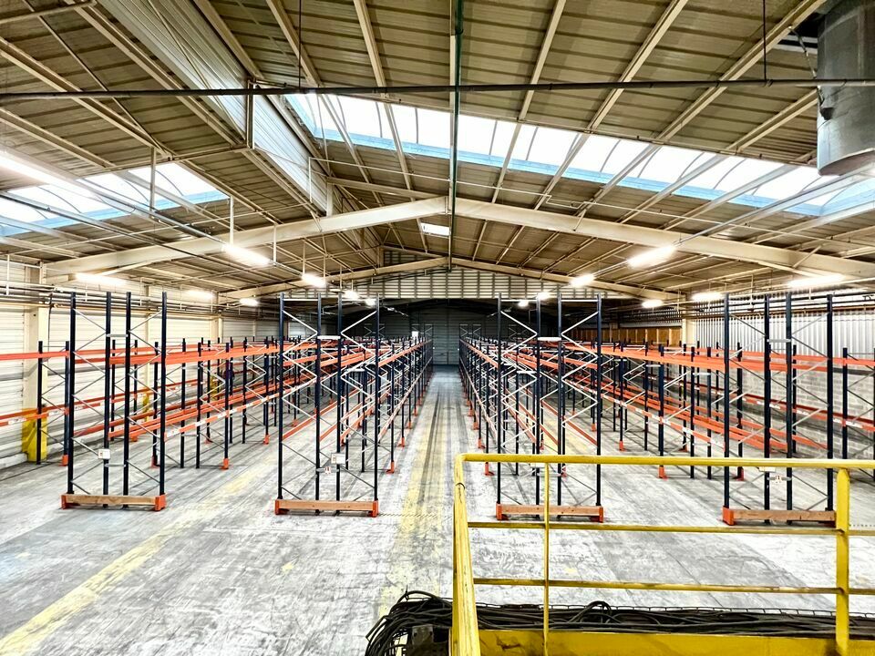 Location entrepot 2600 m² non divisibles