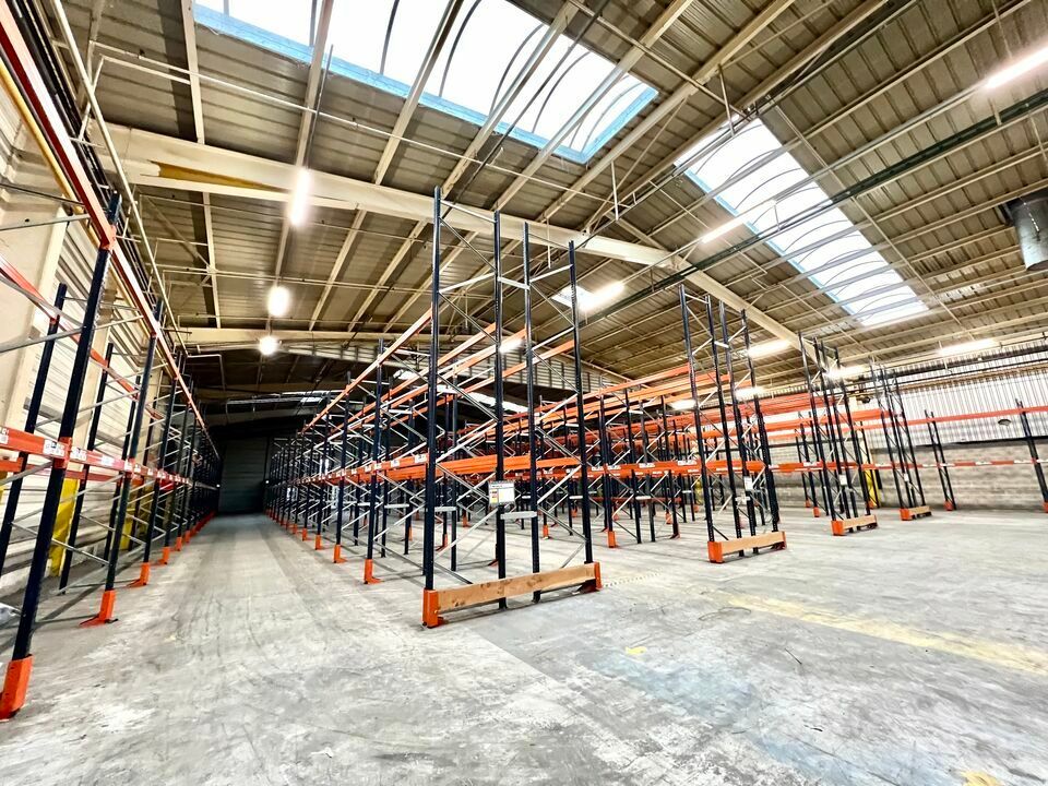 EXCLUSIVITÉ - ENTREPÔT 1600 m2 + TERRE PLEIN 1000 m2 VOIRIE LOURDE SÉCURISÉ - ACCÈS DIRECT AUTOROUTE A29  