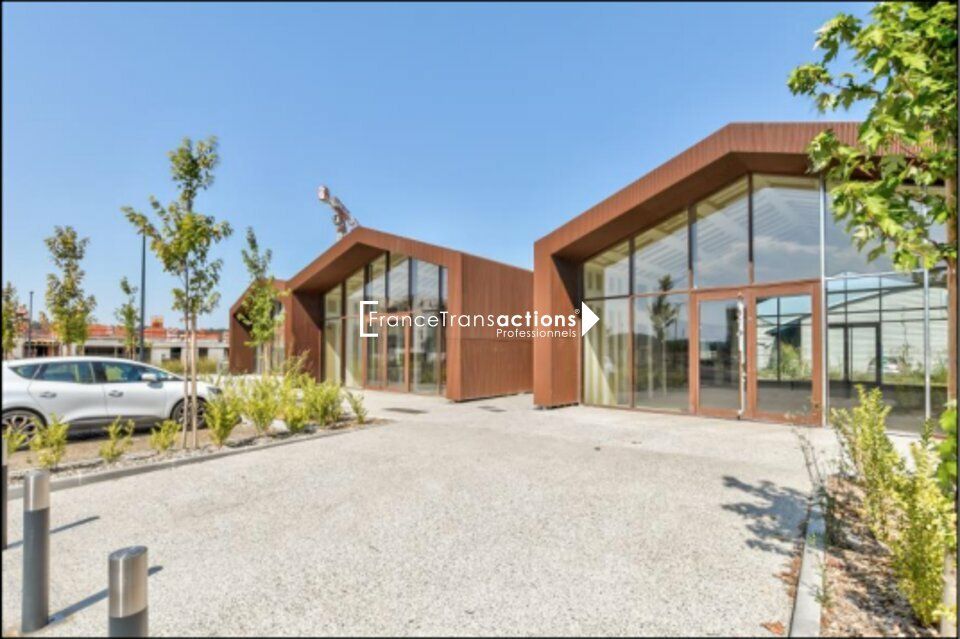 Location local commercial 137 m² non divisibles