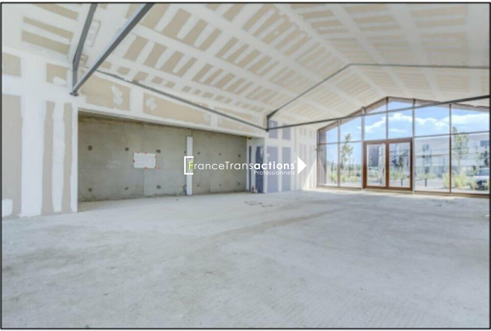 À LOUER LOCAL COMMERCIAL 137 m² NEUF MURET