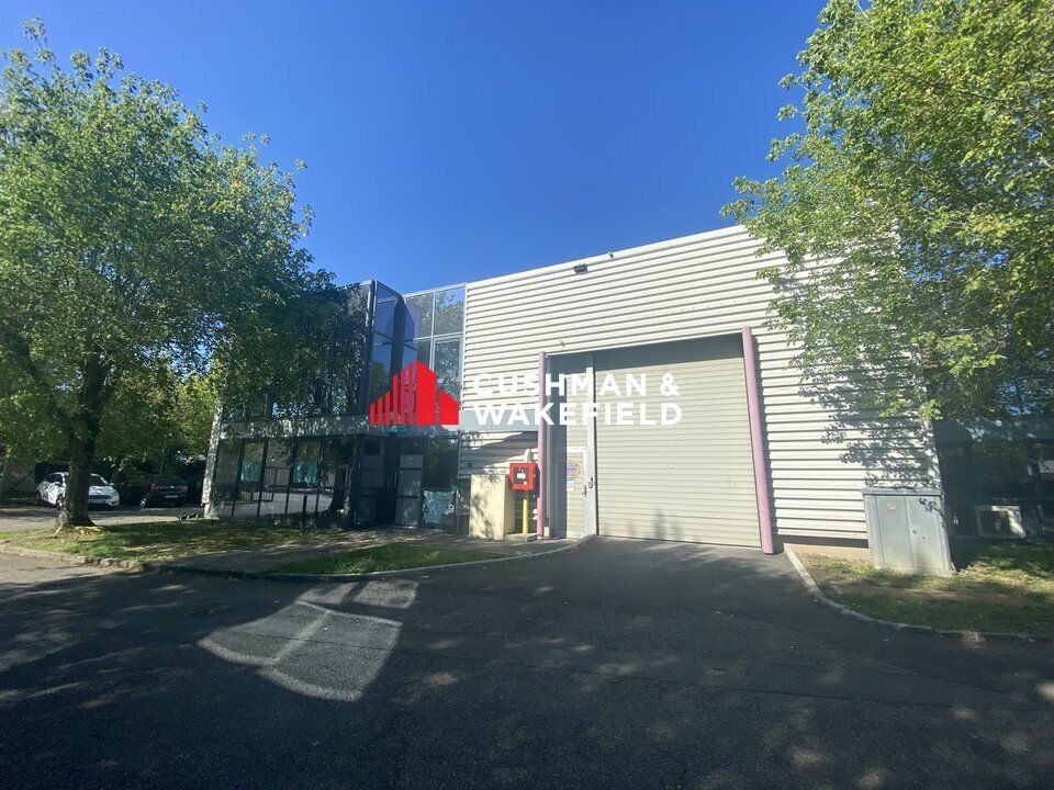 Location local d''activites 650 m² non divisibles