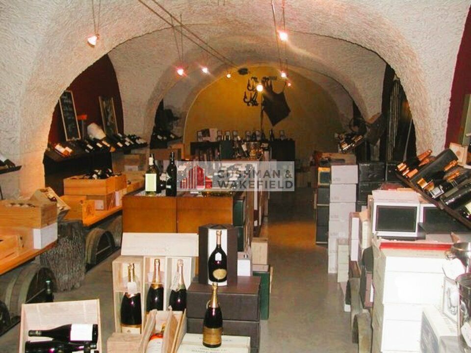 NIMES - LOCAL COMMERCIAL A LOUER