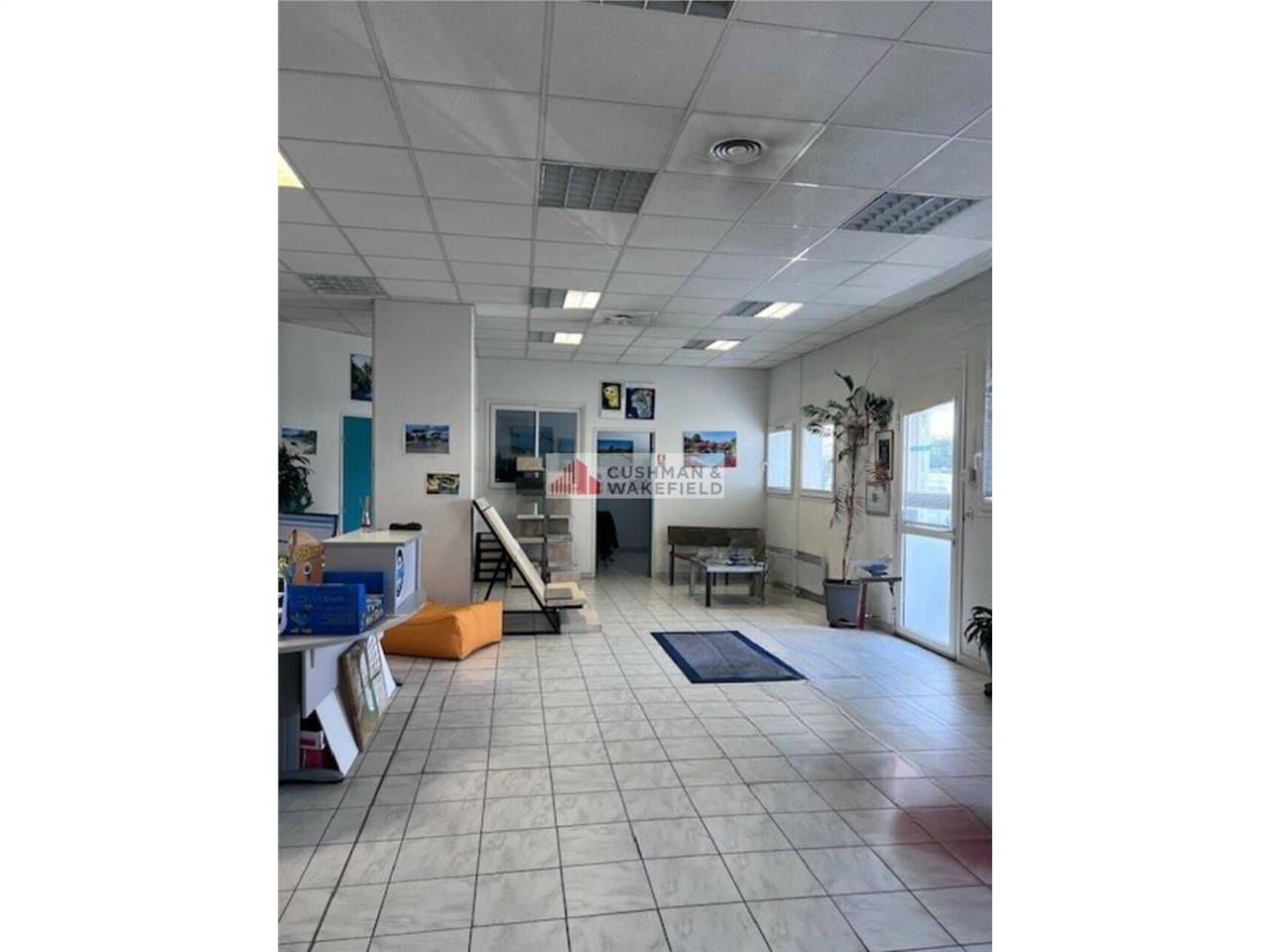 Location local d''activites 260 m² non divisibles