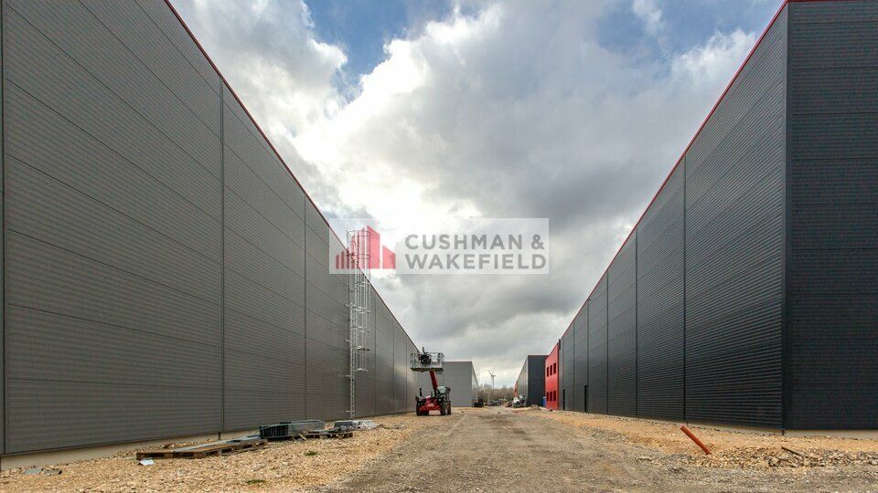 BEAUCAIRE - LOCAUX D'ACTIVITES / ENTREPOT A LOUER