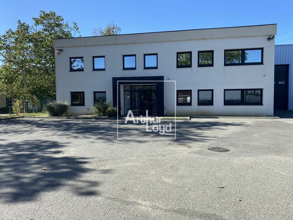 Vente local d''activites 1075 m² non divisibles