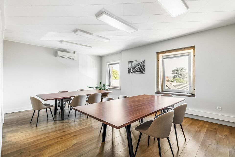 À LOUER – BUREAUX DE 125 m² – MEYZIEU – PROXIMITÉ GROUPAMA STADIUM ET ZONE COMMERCIALE