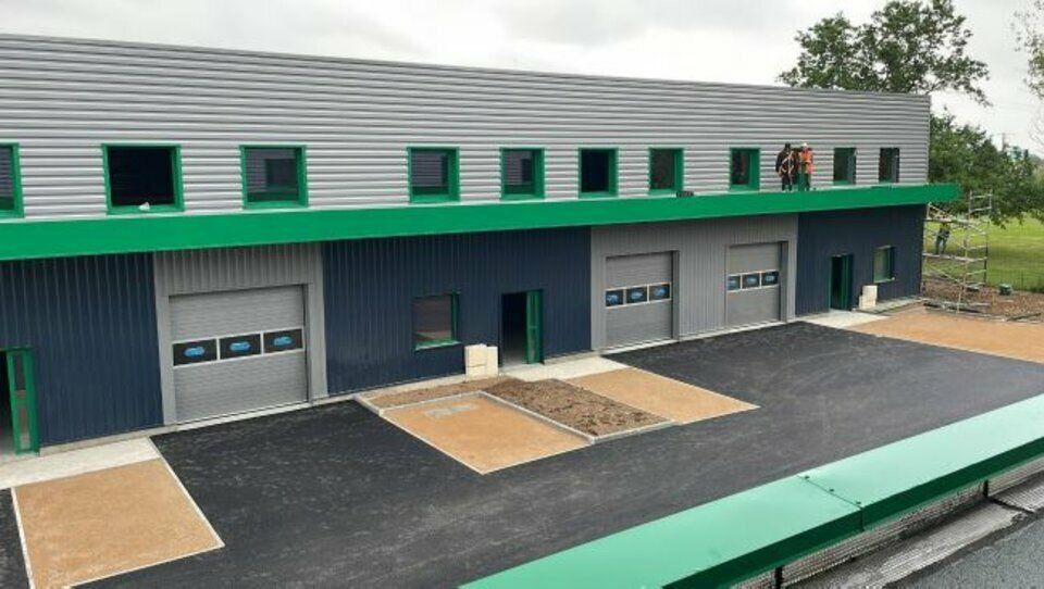 Location local d''activites 460 m² divisibles à partir de 230 m²