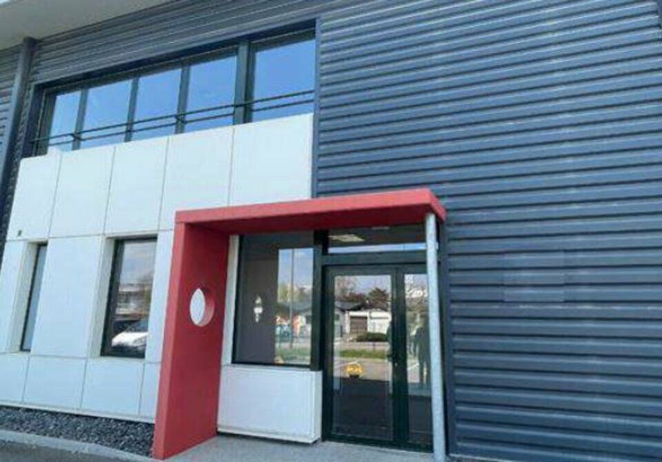 Location local d''activites 456 m² divisibles à partir de 230 m²