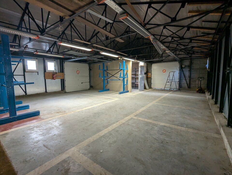 Location local d''activites 400 m² non divisibles