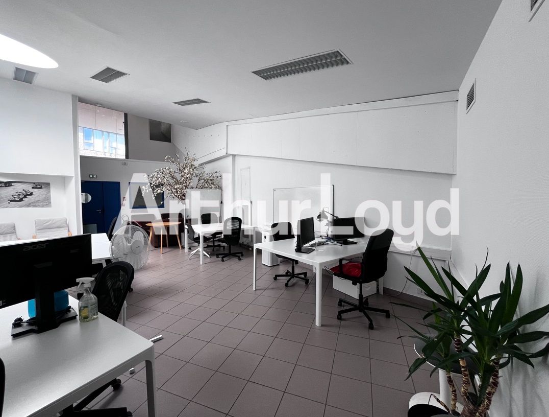 Location bureaux 761.00 m² à HEROUVILLE SAINT CLAIR