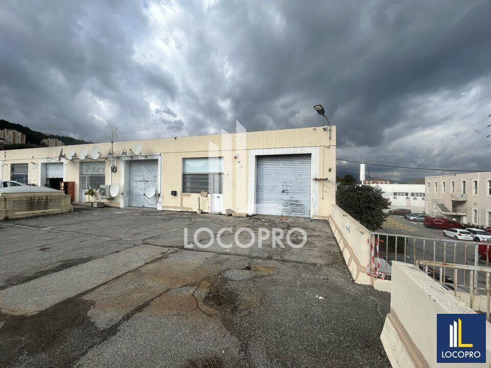 Location local d''activites 120 m² non divisibles