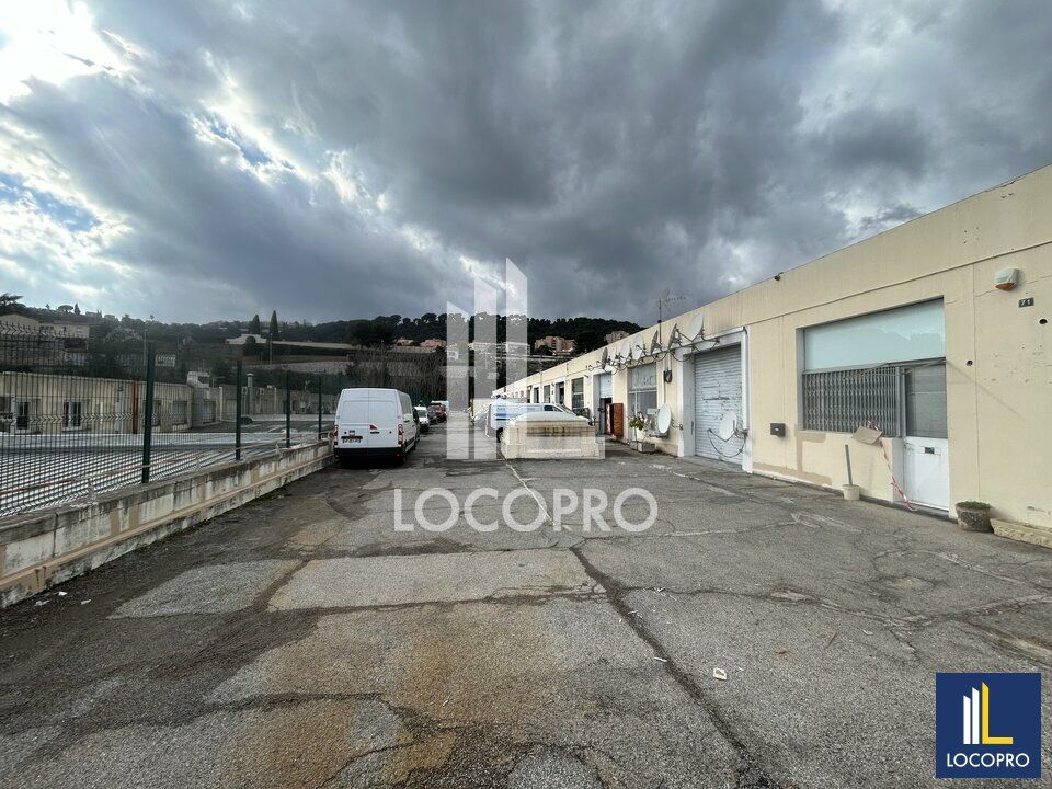 A LOUER - LOCAL D'ACTIVITÉ -120 M2- ZI ST LAURENT DU VAR 