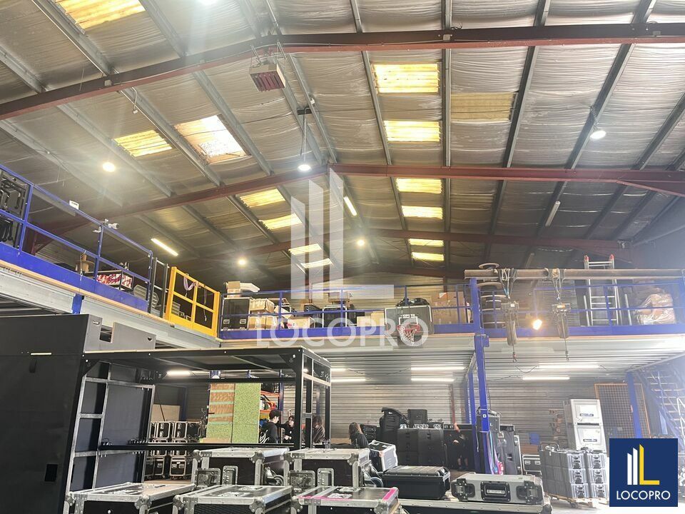 Location local d''activites 1800 m² non divisibles