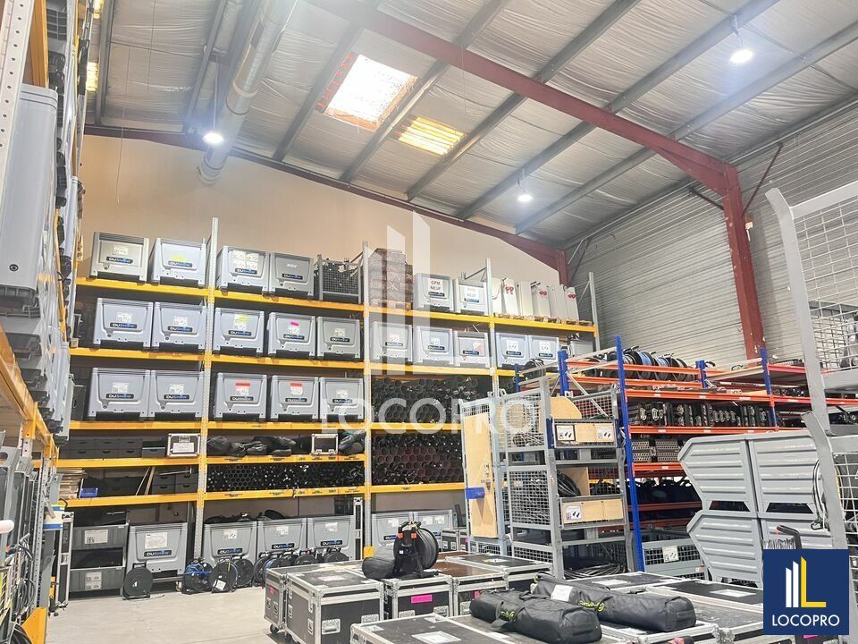 A LOUER - LOCAL D'ACTIVITÉ ENTREPOT - 1800 M2 SUR TERRAIN DE 3 100 M2 - SAINT LAURENT DU VAR 