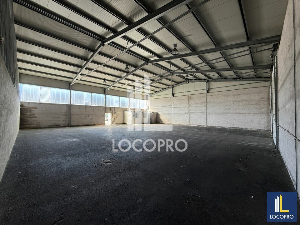 A LOUER - LOCAL D'ACTIVITÉ 400 M2 SUR TERRAIN DE 1800 M2 - LA ROQUETTE SUR SIAGNE 