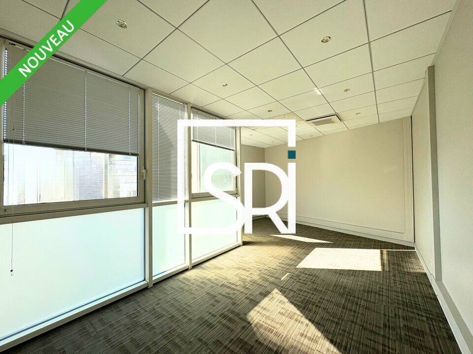 RARE - PLATEAU DE BUREAUX ENTRETENUS 296 m2 + PARKING - PLACE DE JAUDE - 63000 CLERMONT-FERRAND