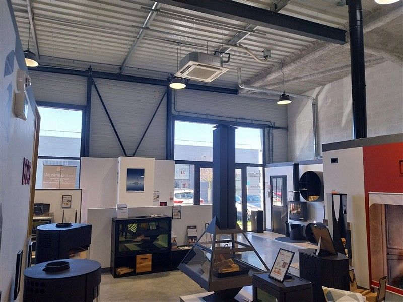 Location entrepot 173 m² à PORNICHET