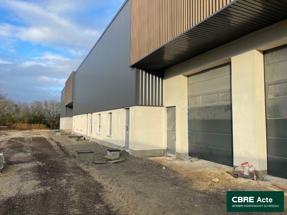 Location local d''activites 848 m² divisibles à partir de 212 m²
