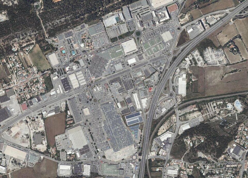 LOCATION LOCAL COMMERCIAL 1390 m2 LES PENNES MIRABEAU PLAN DE CAMPAGNE