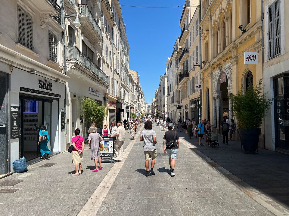 Location local commercial 635 m² non divisibles