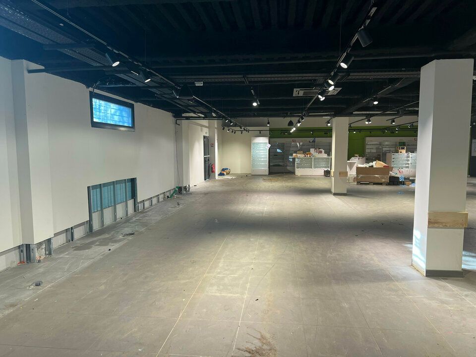 A LOUER LOCAL COMMERCIAL 584 m2 ISTRES