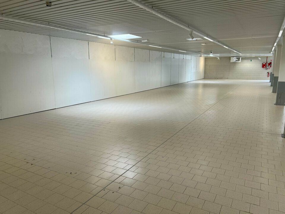 LOCATION LOCAL COMMERCIAL - 687 m2 - SAINT MARTIN DE CRAU