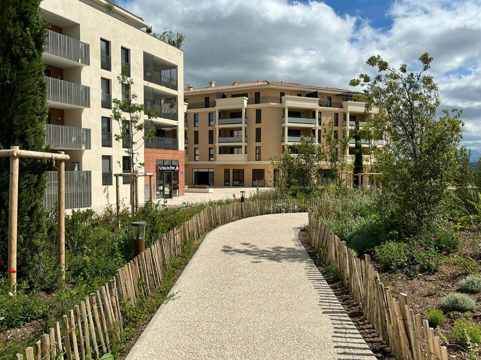 Location local commercial 160 m² non divisibles