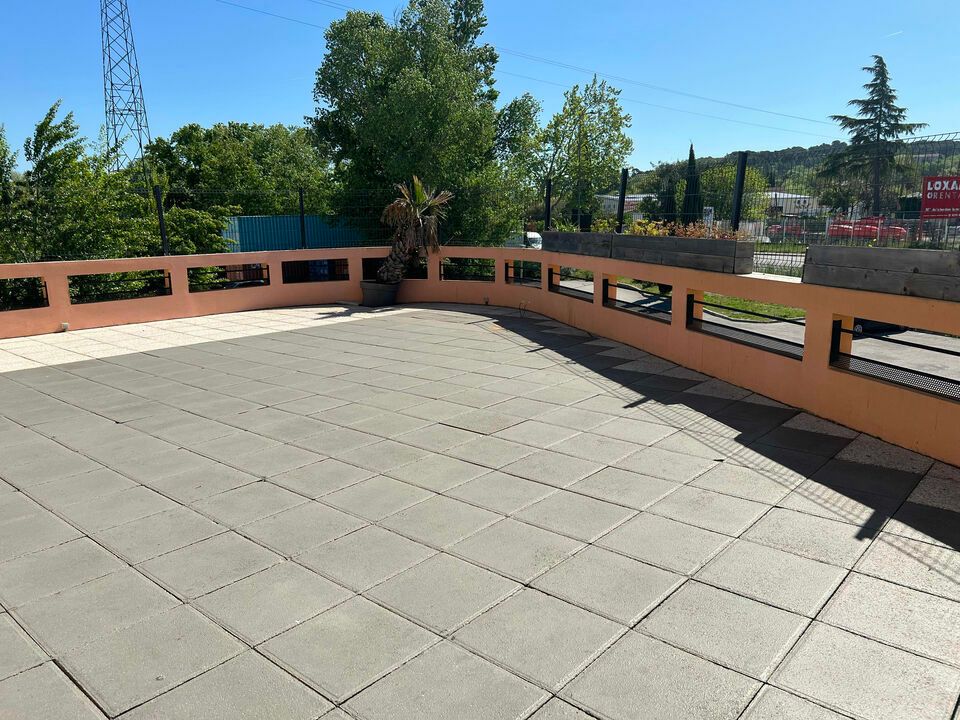 Location local commercial 268 m² non divisibles