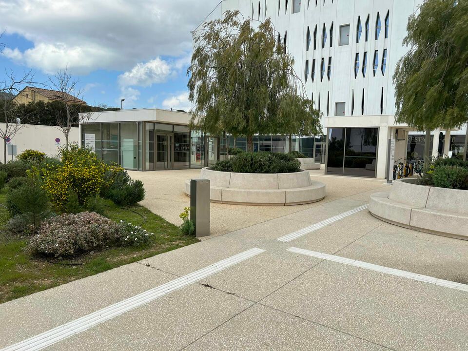 Location local commercial 139 m² non divisibles