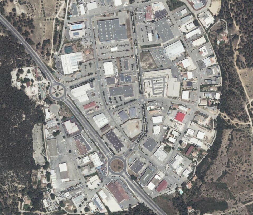 LOCATION LOCAL COMMERCIAL 401 M2 SAINT-MITRE-LES-REMPARTS