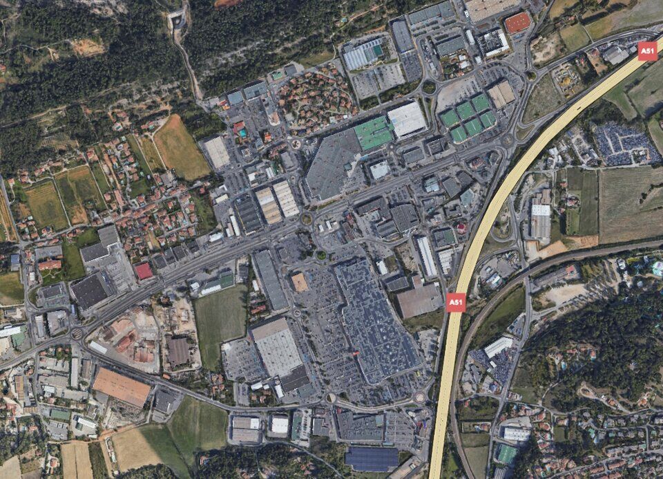 Location local commercial 712 m² divisibles à partir de 353 m²