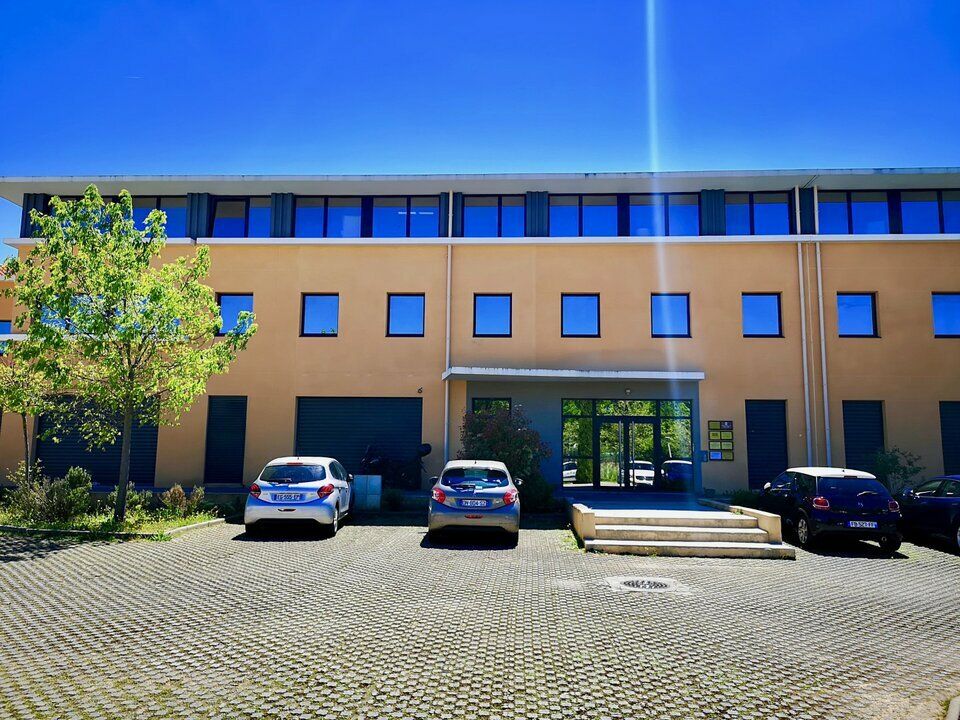 LOCLATION LOCAL COMMERCIAL - 73 m2 - AIX-EN-PROVENCE