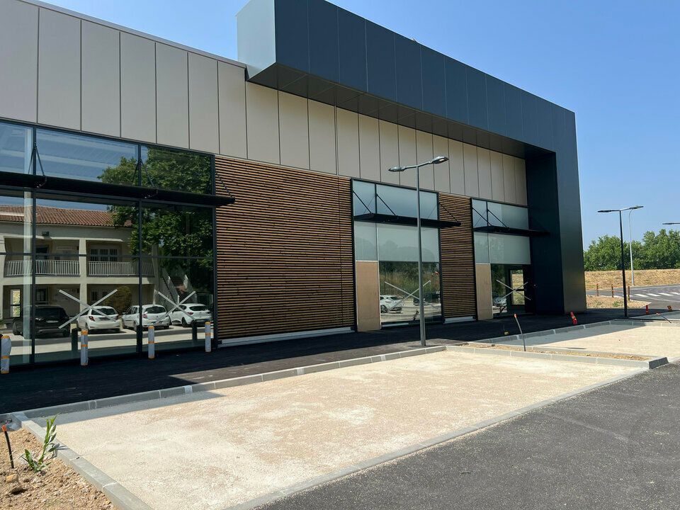 LOCATION - 310 m2 DIVISIBLE À PARTIR DE 105 m2 - SALON DE PROVENCE