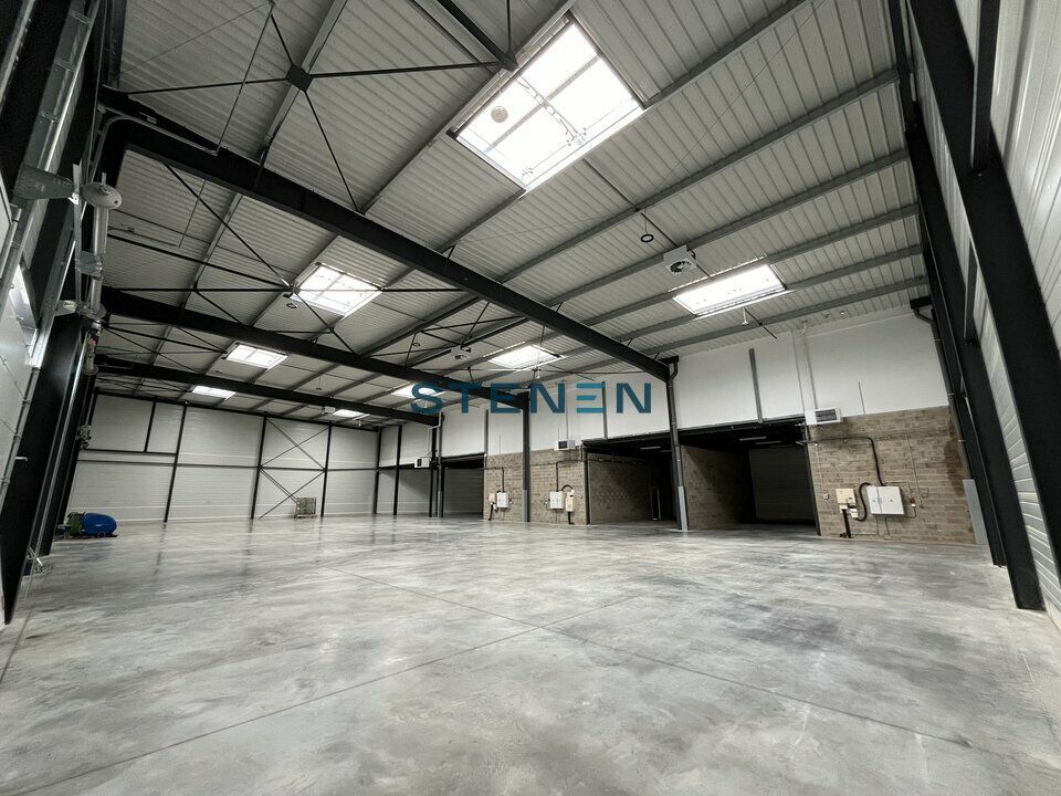 Vente local d''activites 900 m² non divisibles