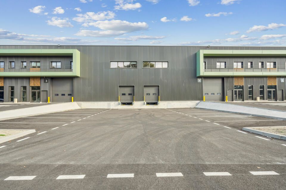 À LOUER - ENTREPÔT 1628 M² - GRAVESON