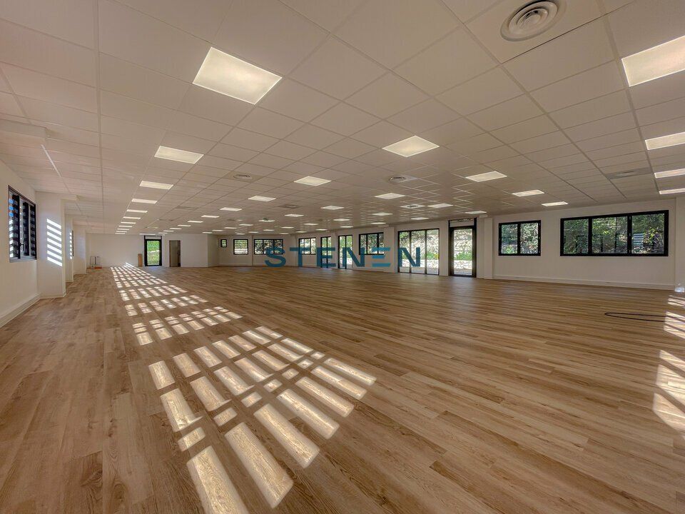 A LOUER BUREAU DE 350M² VENELLES