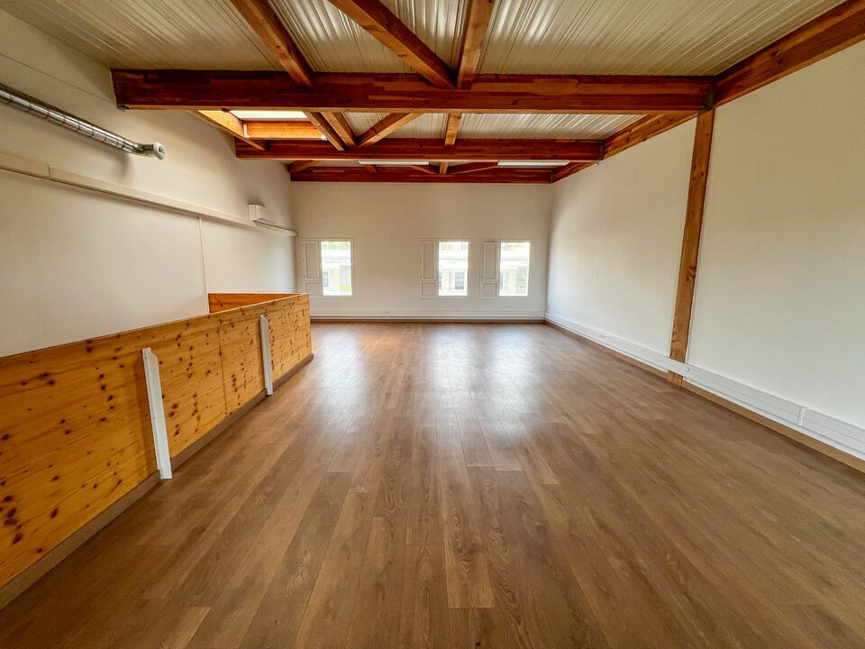 Vente local d''activites 205 m² divisibles à partir de 103 m²