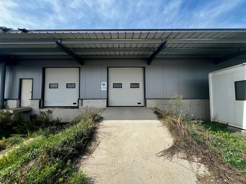 Location local d''activites 400 m² non divisibles