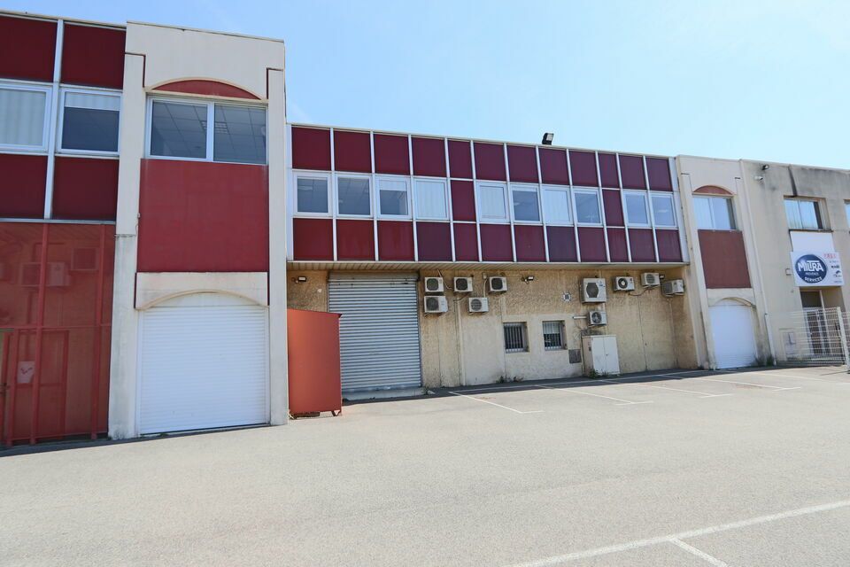 Location local d''activites 1200 m² divisibles à partir de 799.98 m²