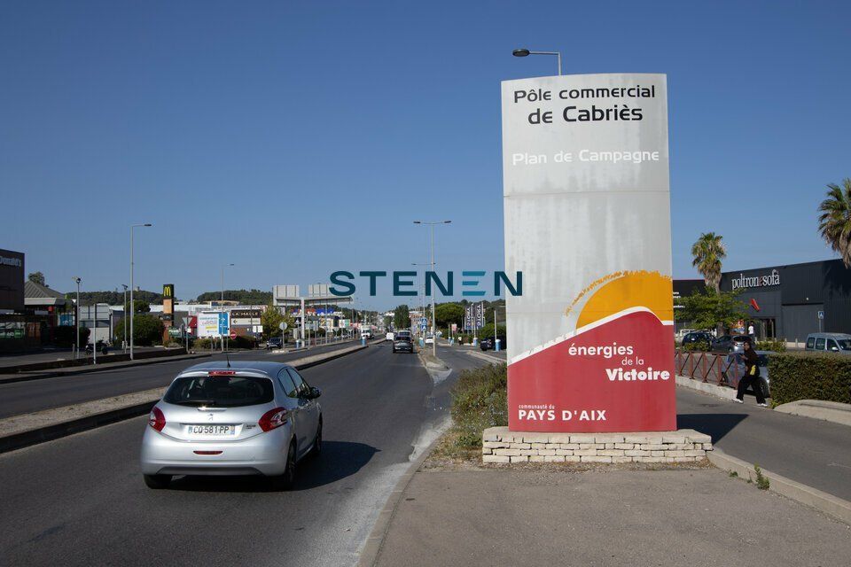 LOCATION LOCAL COMMERCIAL 338 m2 CABRIES - PLAN DE CAMPAGNE