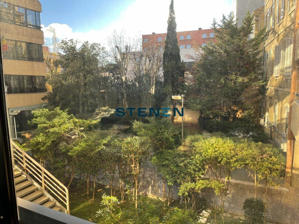 365 m² pour ce bureaux en location à Marseille